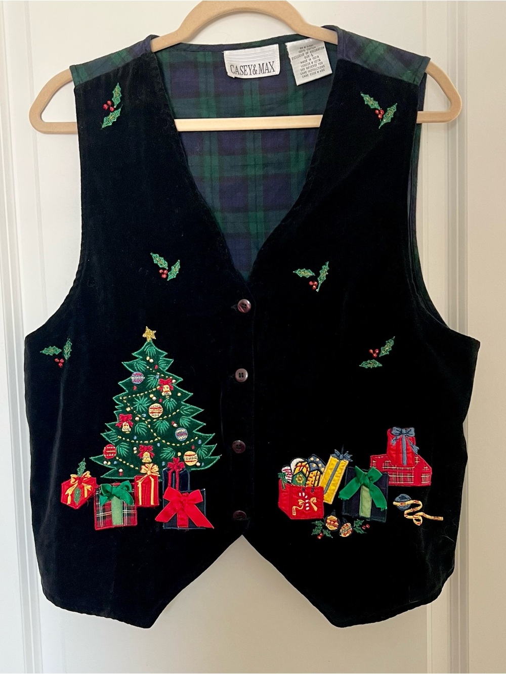 VNTG Casey & Max Christmas Vest